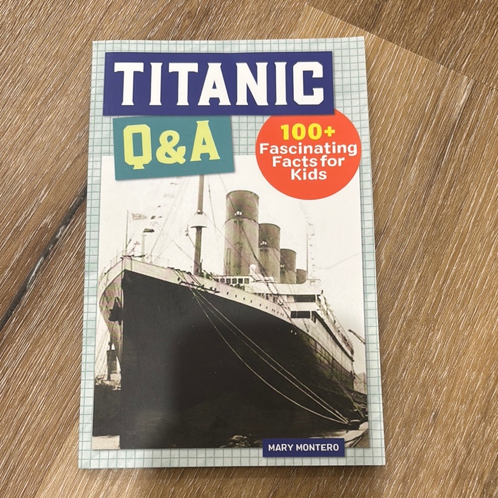 Black and White Titanic Q&A Book with 100 Facts